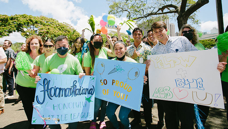 Sign waving for Honolulu Little League World Series Champions parade