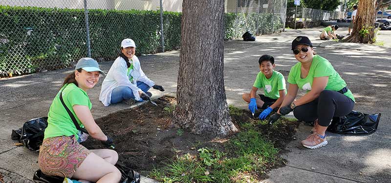 ASB Teammates cleaning up Aala Park